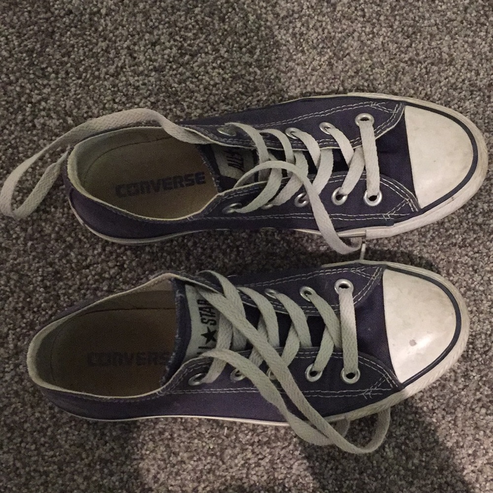 Navy blue converse